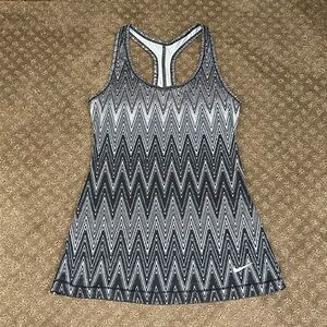 NWOT Nike Women’s Dry Fit Racerback Tank In Black & Gray Zig Zag Pattern Sz XS